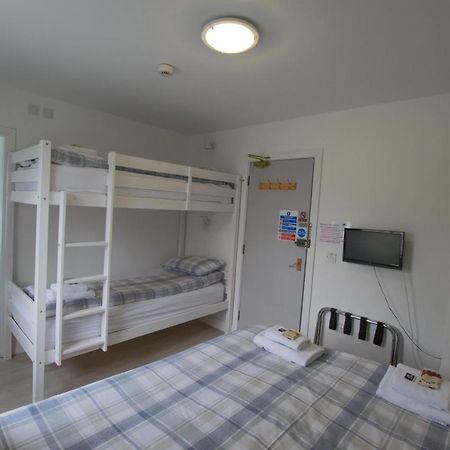 Corran Bunkhouse Hotel Exterior photo A room at a capsule hotel in Tokyo