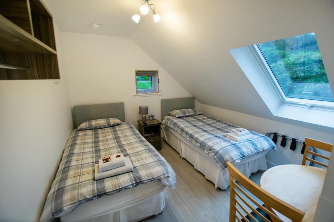 Corran Bunkhouse Hotel Exterior photo The twin bedroom