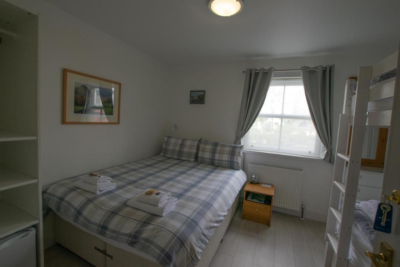 Corran Bunkhouse Hotel Exterior photo A bedroom in a bed and breakfast in Wales