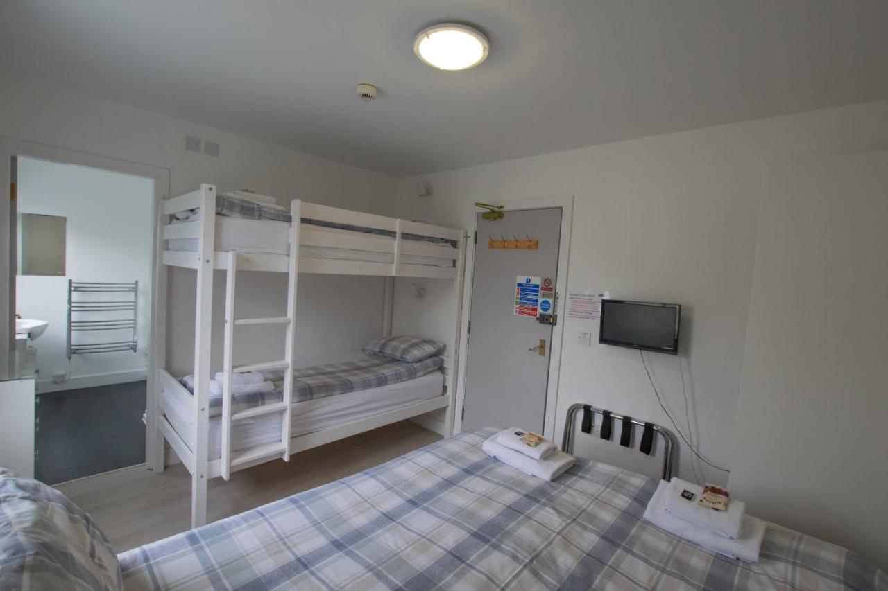 Corran Bunkhouse Hotel Exterior photo A room at a capsule hotel in Tokyo