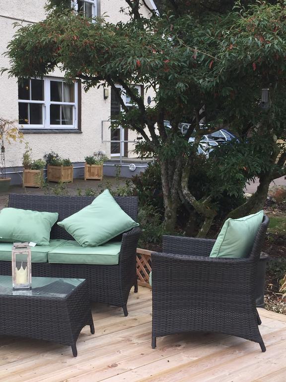 Corran Bunkhouse Hotel Exterior photo The garden of the hotel