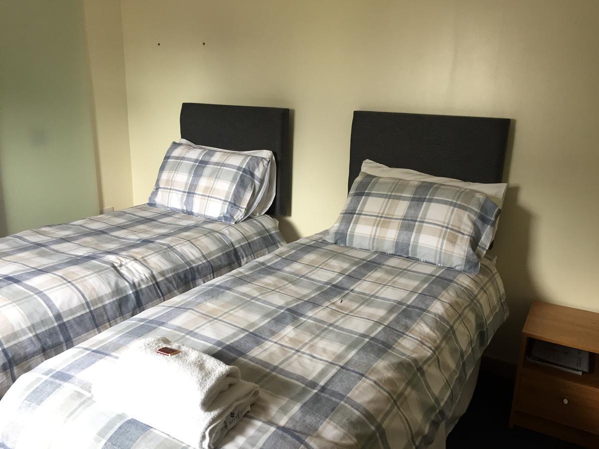 Corran Bunkhouse Hotel Exterior photo A typical bedroom in the hostel