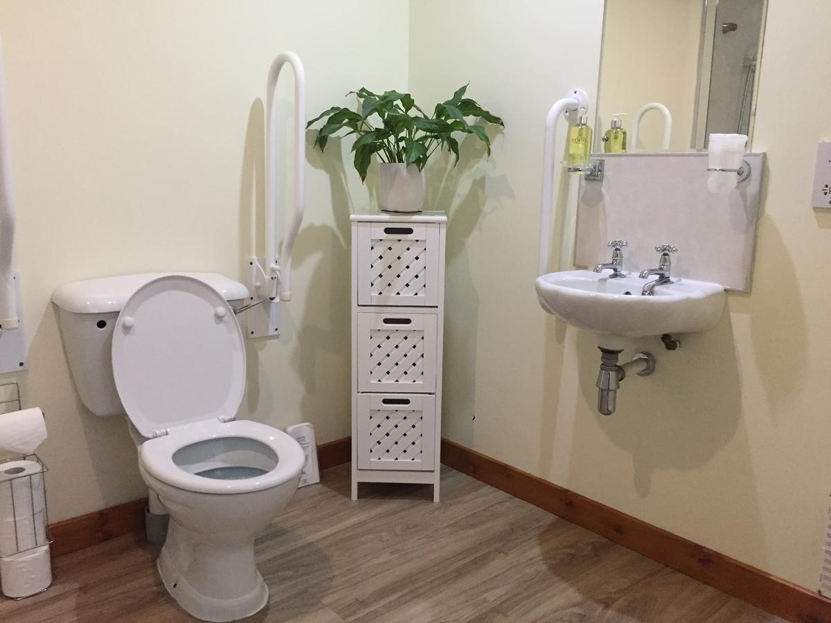 Corran Bunkhouse Hotel Exterior photo Disabled toilet with alarm