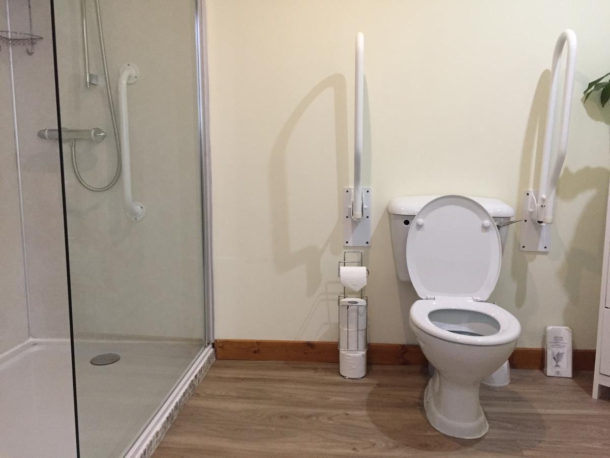 Corran Bunkhouse Hotel Exterior photo Disabled toilet alarm