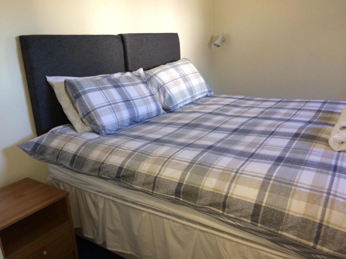 Corran Bunkhouse Hotel Exterior photo A bed with a mattress