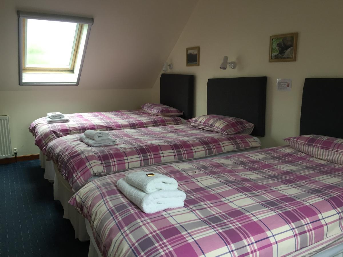 Corran Bunkhouse Hotel Exterior photo A typical bedroom at the hostel